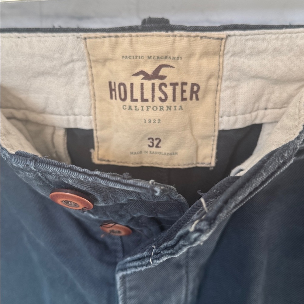 Hollister Men's Chino Shorts,  "Classic Fit" Waist 32 Blue - Picture 7 of 8